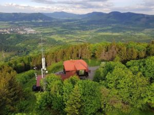 Výhled na beskydské vrcholy Lysou horu, Smrk a Kněhyni